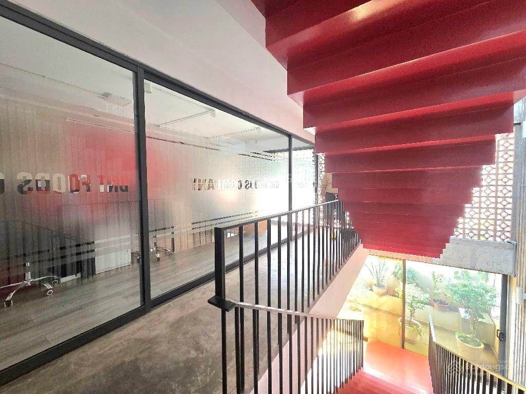 Khu nhà đẹp ven sông, sạch sẽ, thoáng mát, đẳng cấp - 8x18. 4 tầng Hiện đại