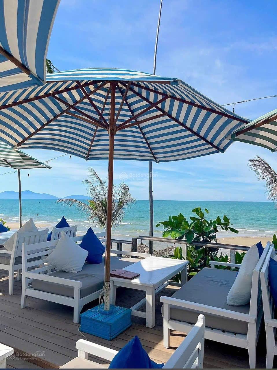 Bán khách sạn 40 phòng mt lạc long quân biển tân thành. Giá 25 tỷ 500m2 doanh thu 600tr/ tháng