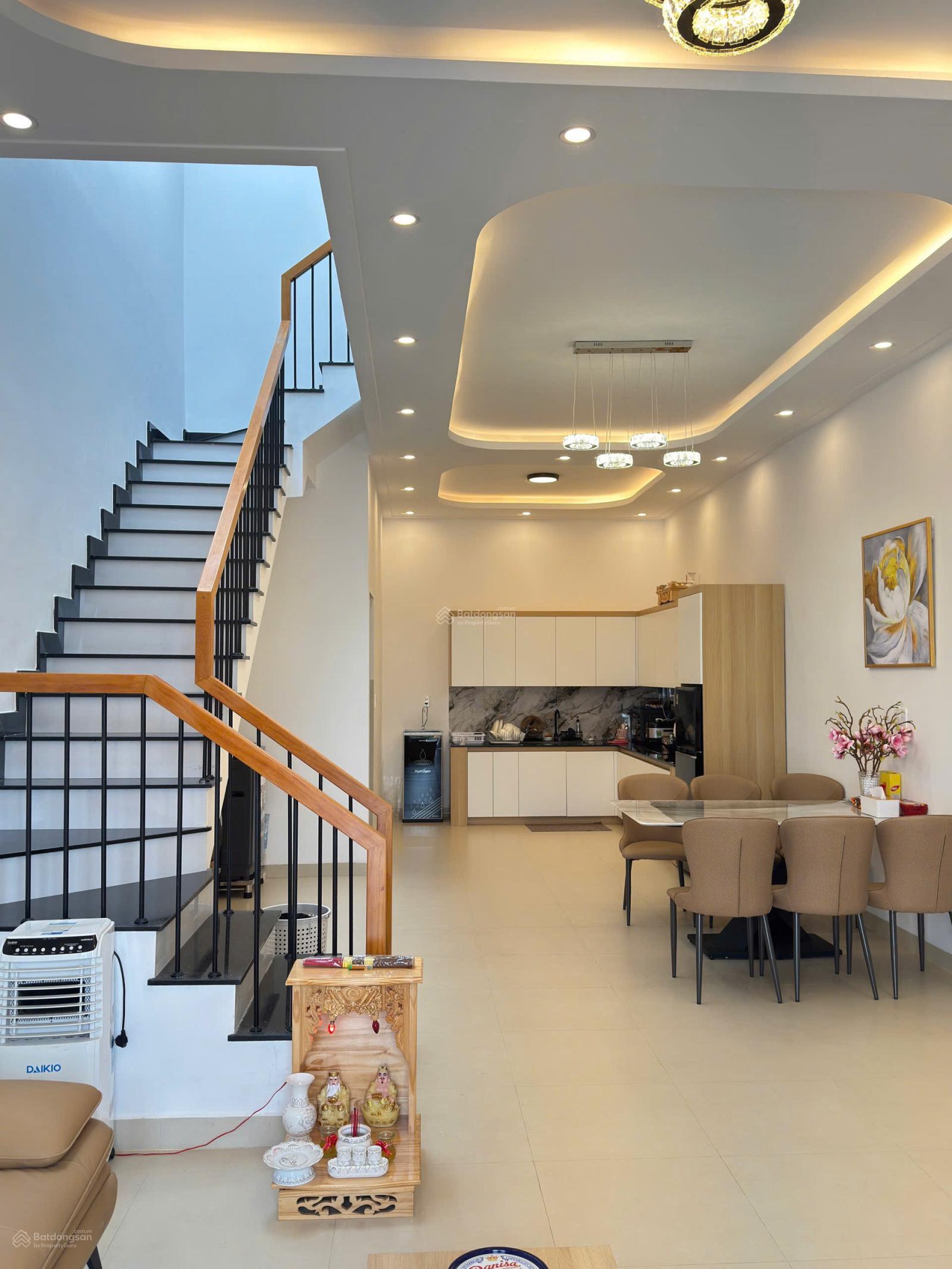 Nhà phố hiện đại mặt tiền đường nhựa Nguyễn Trãi trung tâm Phường 2 - DT 100m2 (5mx20m) Full thổ cư