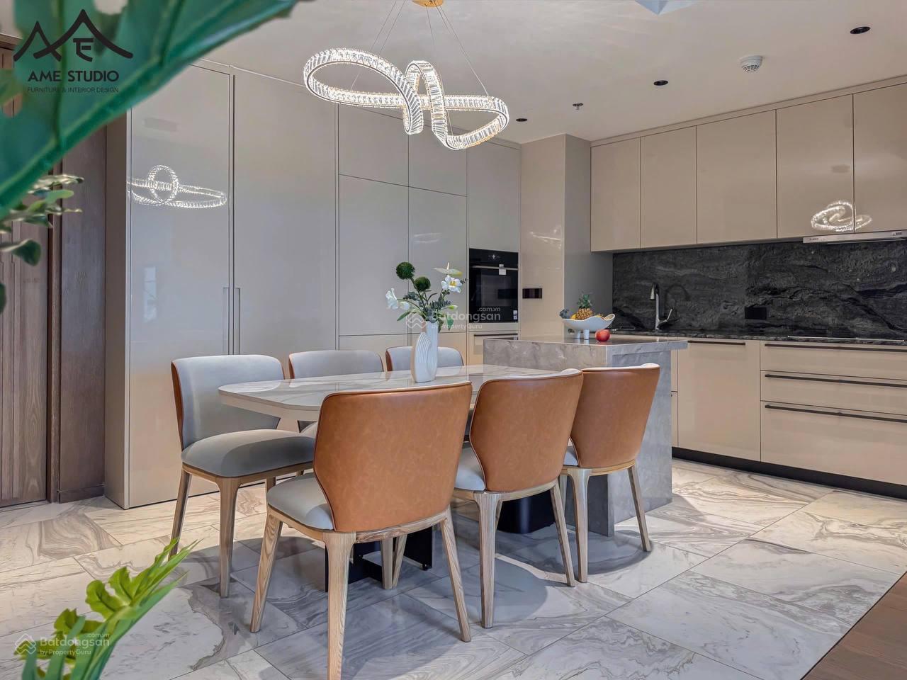 Cần bán 2 phòng ngủ Grand Marina Saigon, căn góc, nội thất cơ bản, trực diện sông