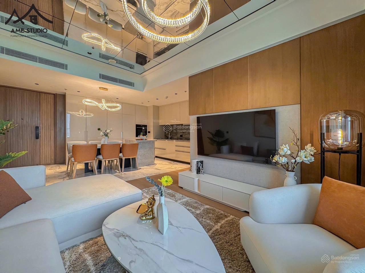 Cần bán 2 phòng ngủ Grand Marina Saigon, căn góc, nội thất cơ bản, trực diện sông