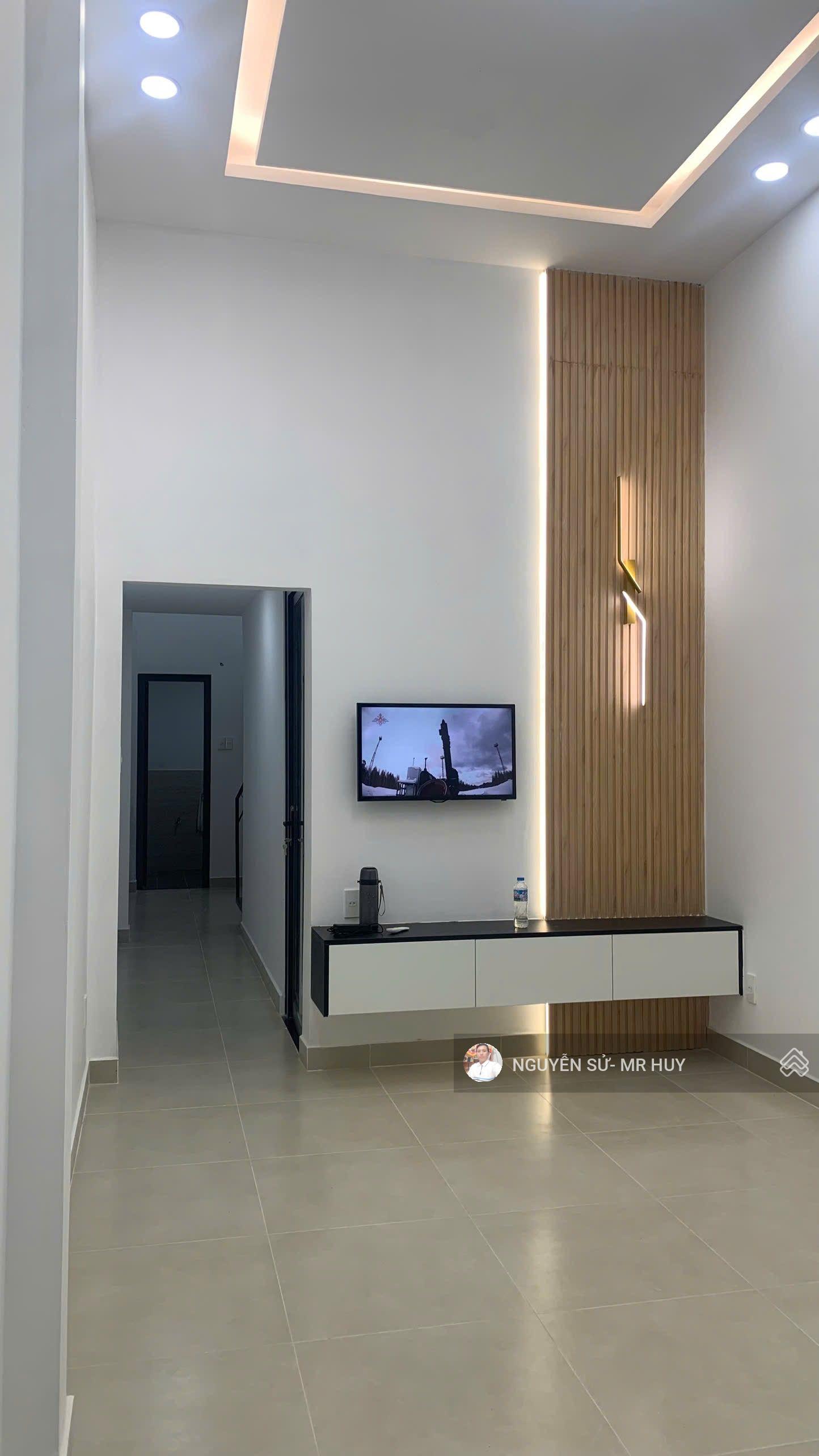 Bán Nhà có Gác, dt 63m2 Sổ Hồng, Giá 3,3 tỷ thương lượng. Hẻm đường Lê Thị Hoa, Bình Chiểu, Thủ Đức