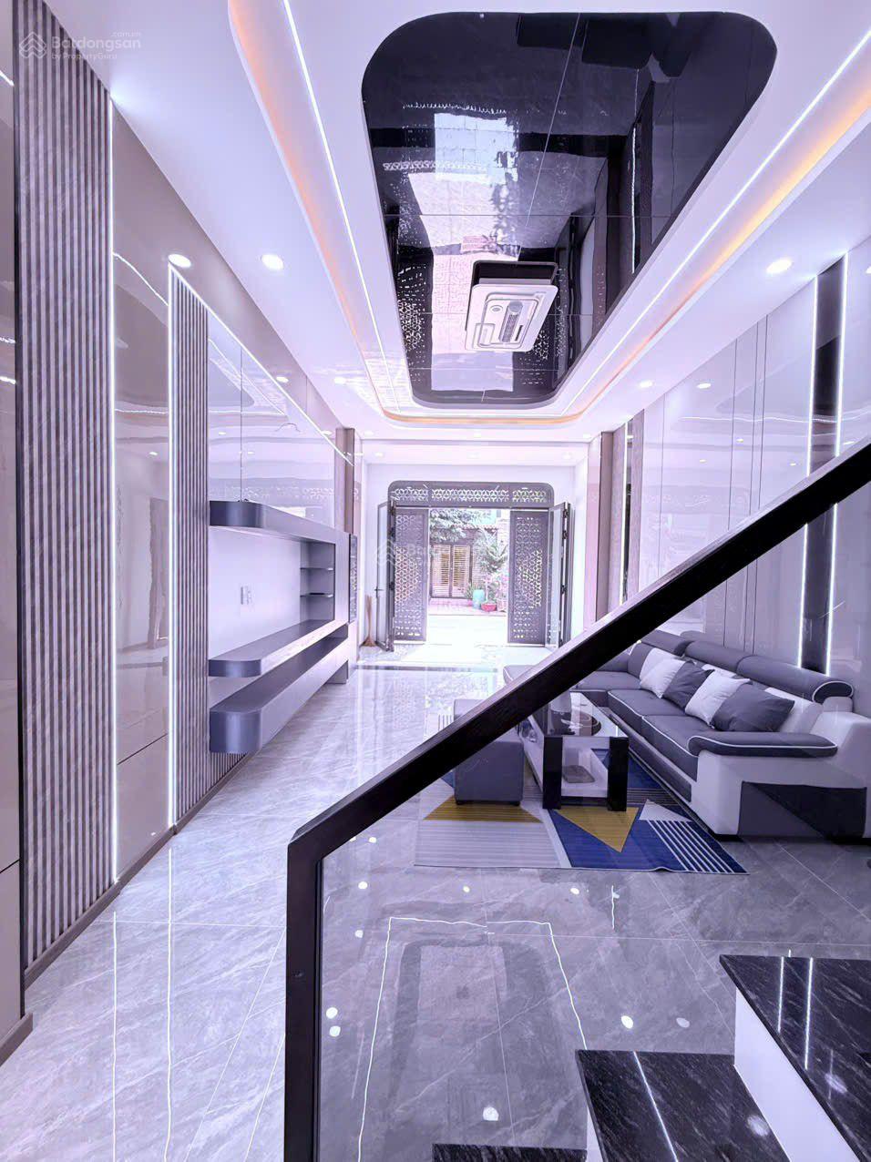 Bán nhà trệt 2 lầu hoàn công kdc gần chợ , trung tânm yte dt dt 60m gia 5ty5 tl lh 0906 309 ***