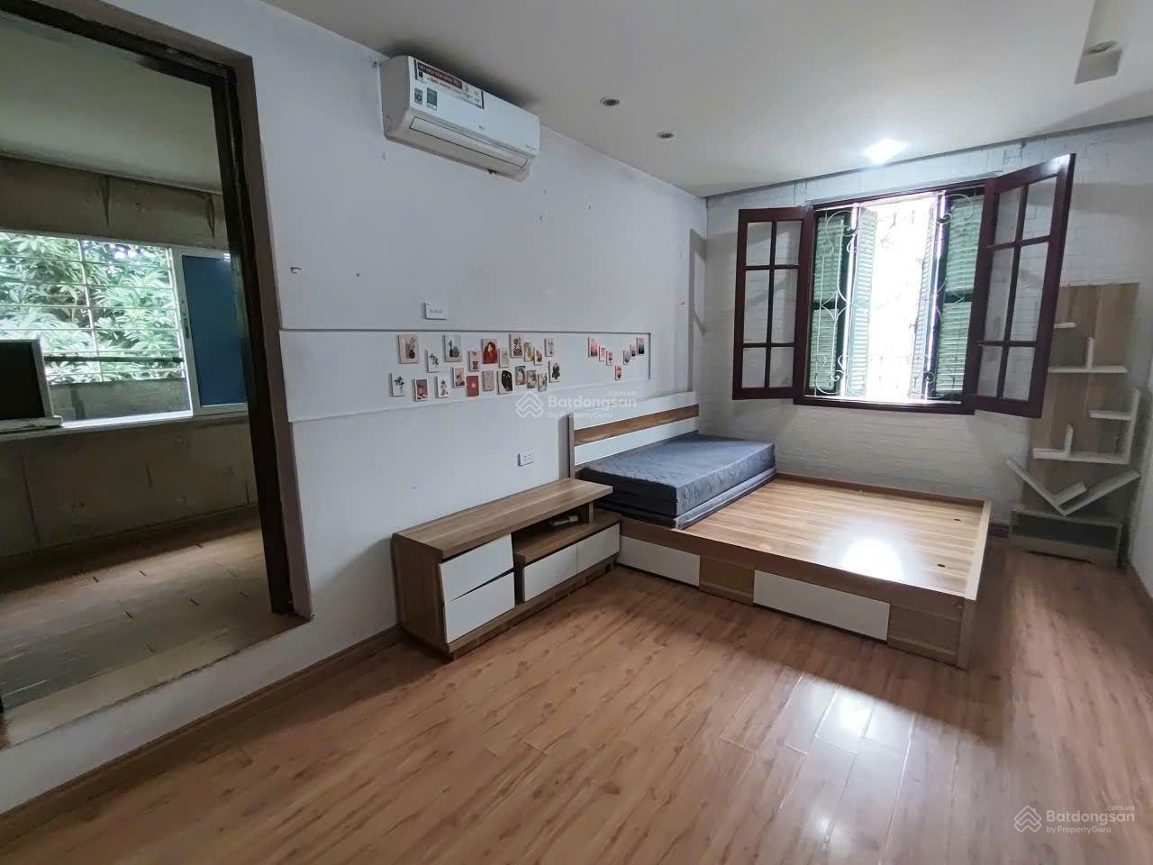 Căn hộ tầng 3 phố Nguyễn Khánh Toàn 75m2 x 3 phòng ngủ nguyên bản, 4 tỷ 95