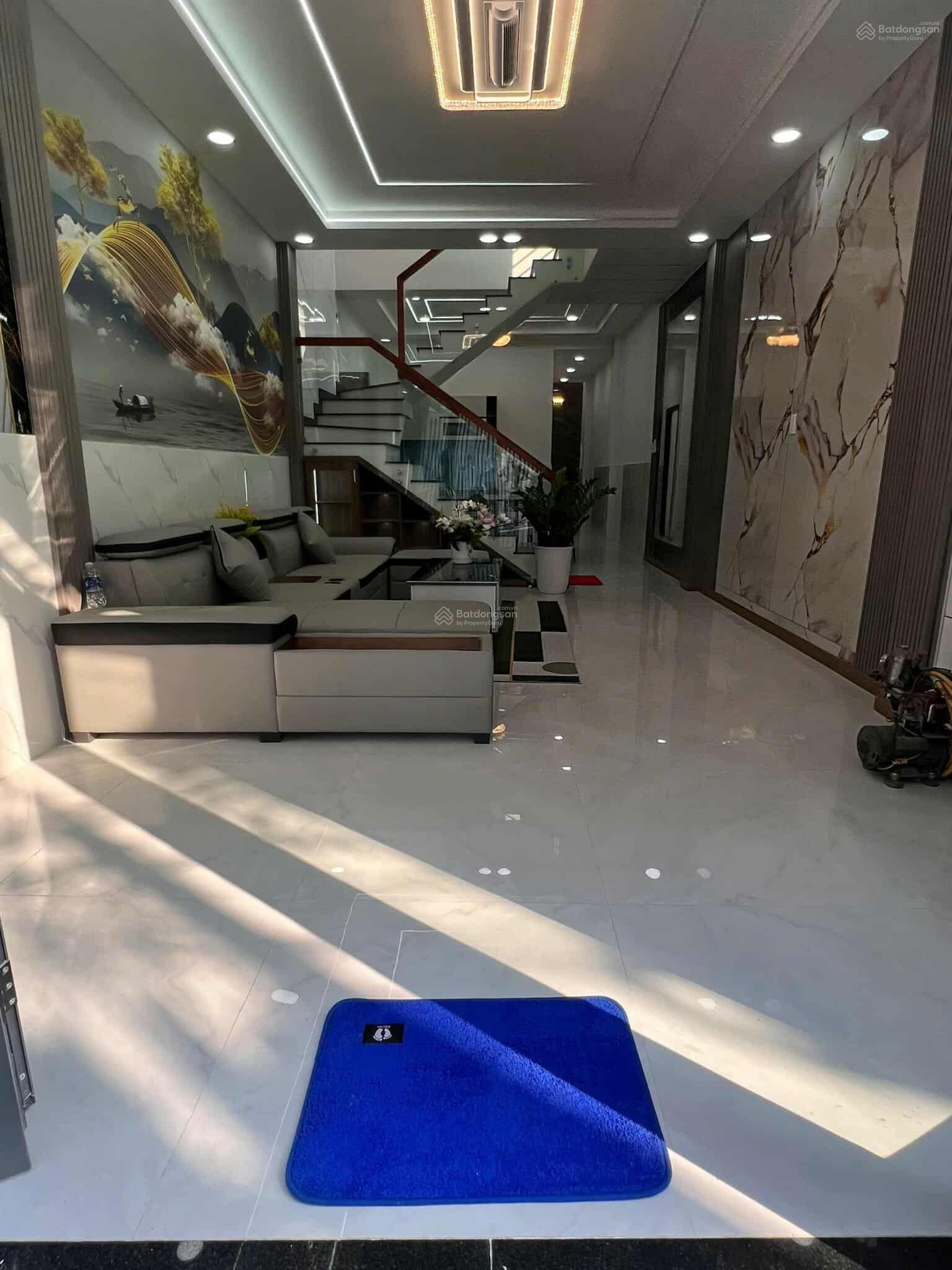 Nhà đẹp Quận 12 - 2 tầng đúc, 3PN đủ nội thất, hẻm ô tô thông, gần ngay BV Quận 12 và Chợ