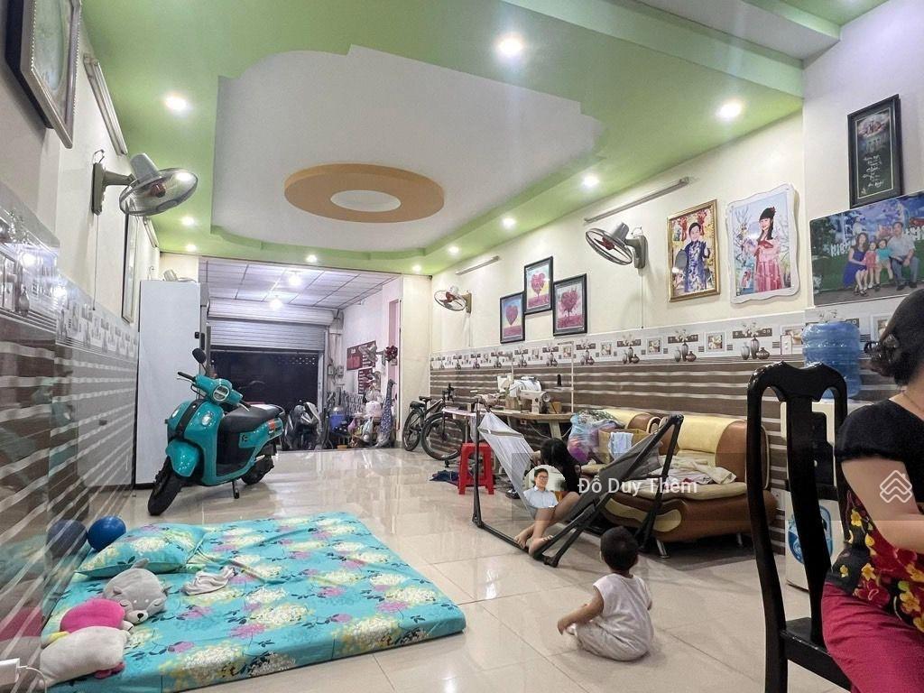 Bán nhà mặt tiền chợ lạc Quang, kinh doanh buôn bán, 103m2, vừa ở vừa kinh doanh. Hơn 8tỷ.