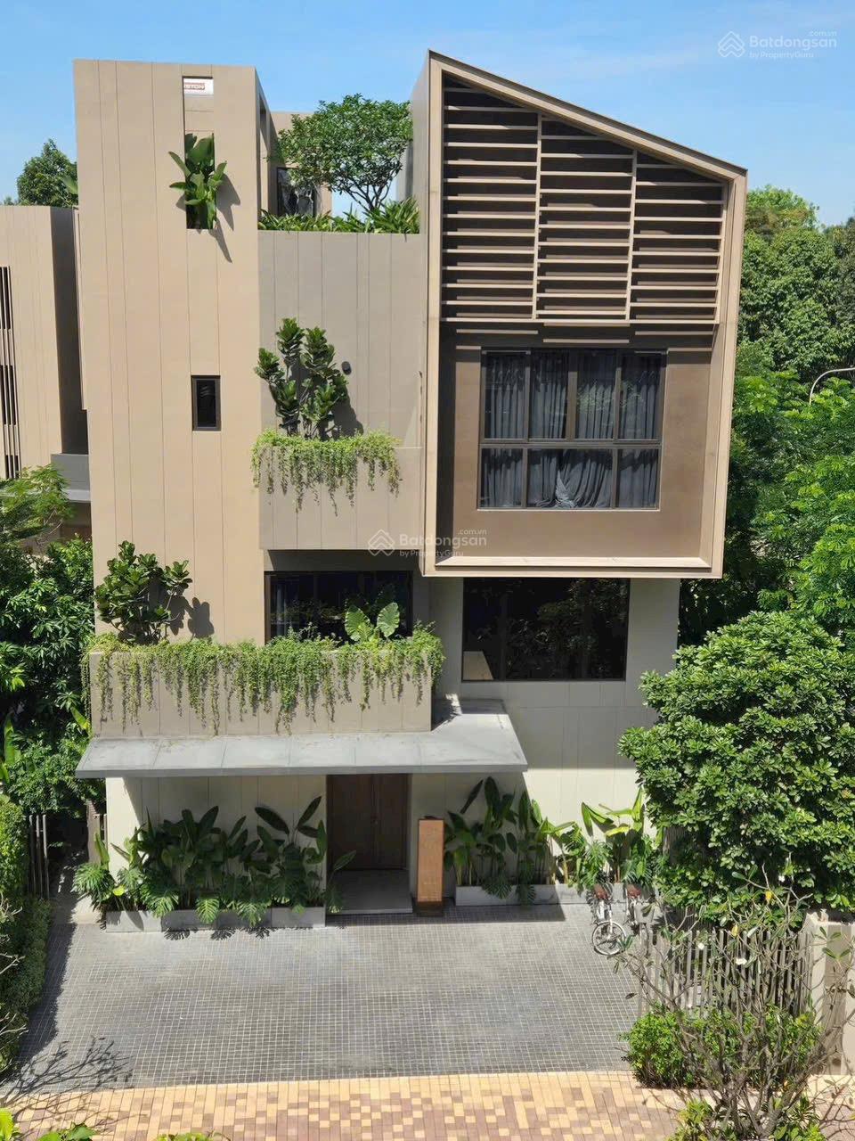 Cần bán nhà phố trong khu biệt thự triệu đô The Orchard. Giá từ 9,8 tỷ/căn Cần bán nhà phố trong khu biệt thự triệu đô The Orchard. Giá từ 9,8 tỷ/căn