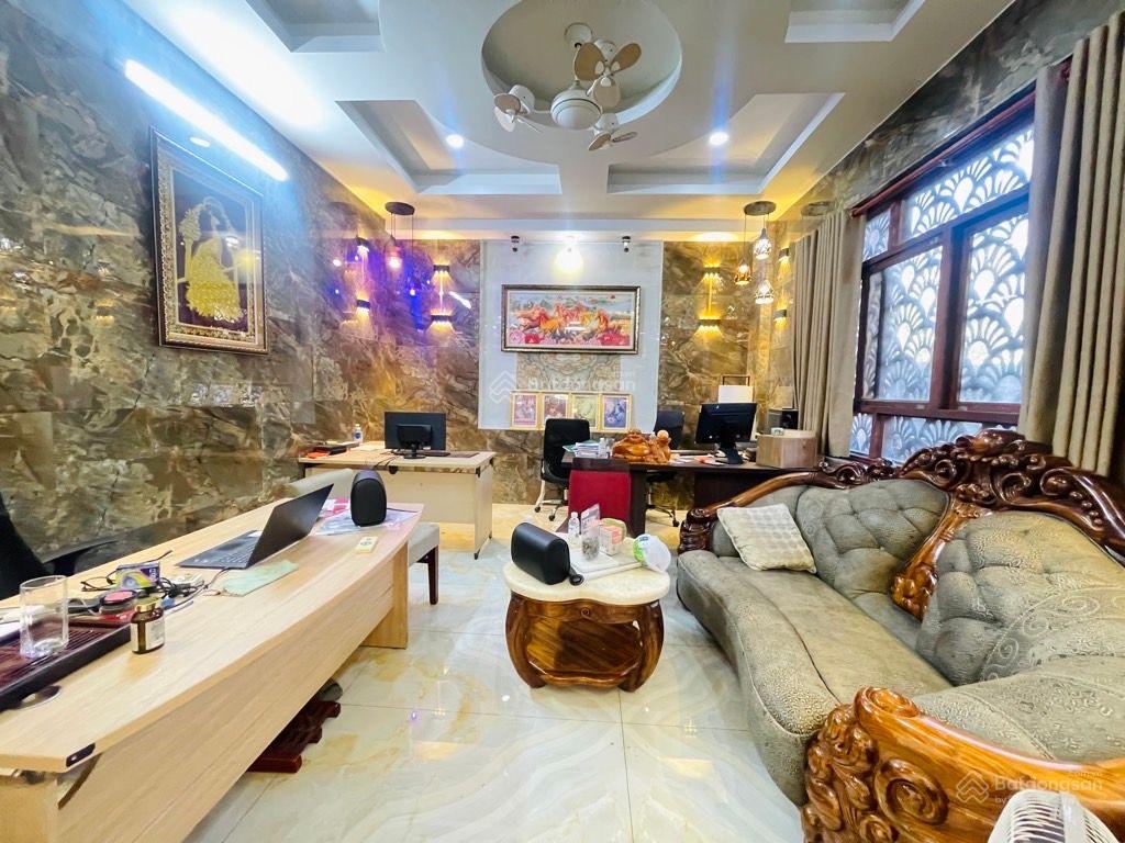 Chủ định cư Úc ra gấp biệt thự, mặt tiền đường Linh Đông , 18 x 25 =450 m2, 34 tỷ.