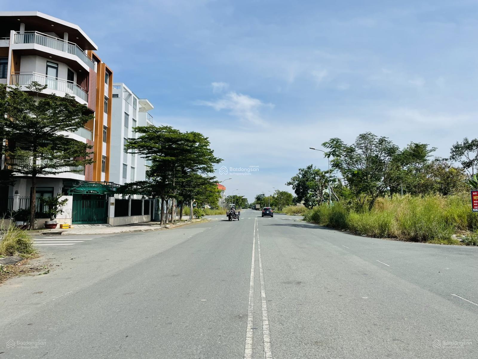 Bán đất sổ đỏ 2MT đường liên cảng Phú Hữu - Cát Lái, đường 60 mét & 12 mét, DT 5x23m