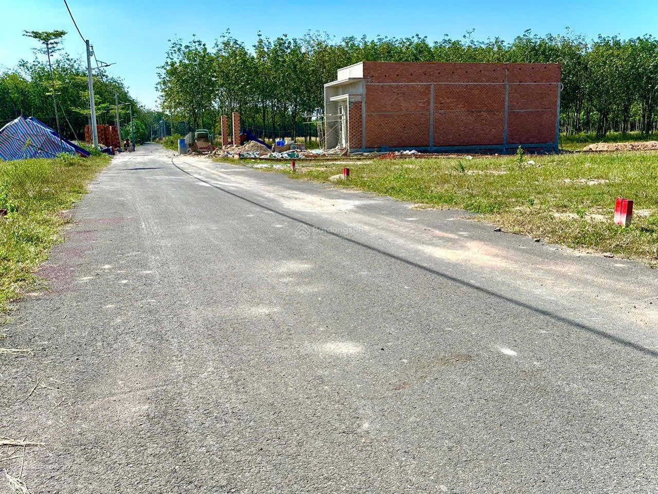 Chính chủ bán lô đất ngay KCN Vsip 2, sổ sẵn, dân cư đông, 200m2/ 550 Triệu, gần chợ Chánh Lưu