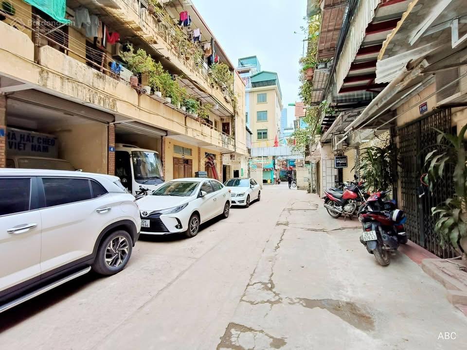 Giá quá tốt. Bán căn hộ tập thể Nhà hát Chèo Mai Dịch, tầng 1 kinh doanh, ô tô đỗ cửa, 3,35 tỷ