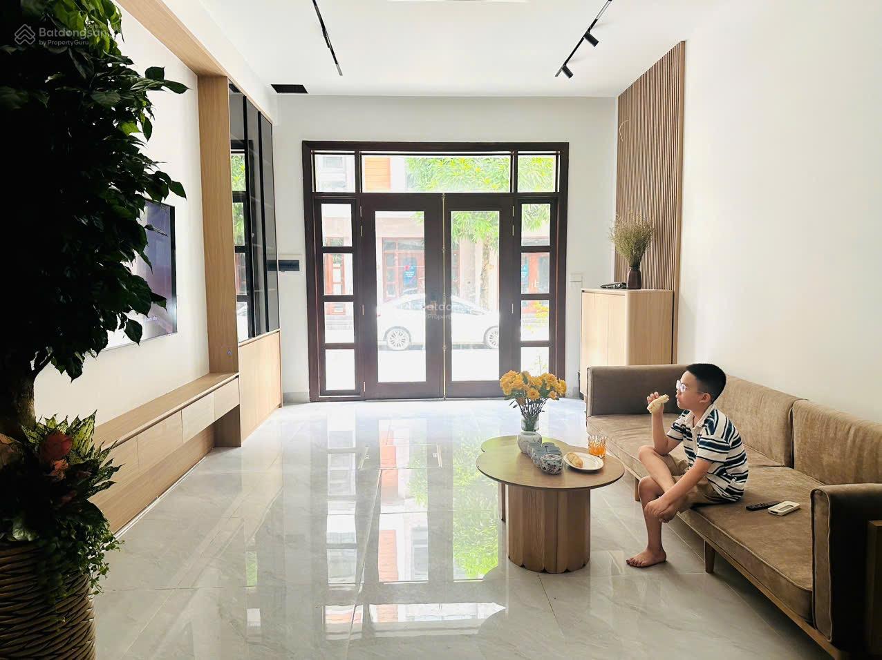 Cho thuê căn phố biển 56 m2 hoàn thiện sẵn 5 tầng , có thang máy , full đồ chỉ việc sách vali về ở