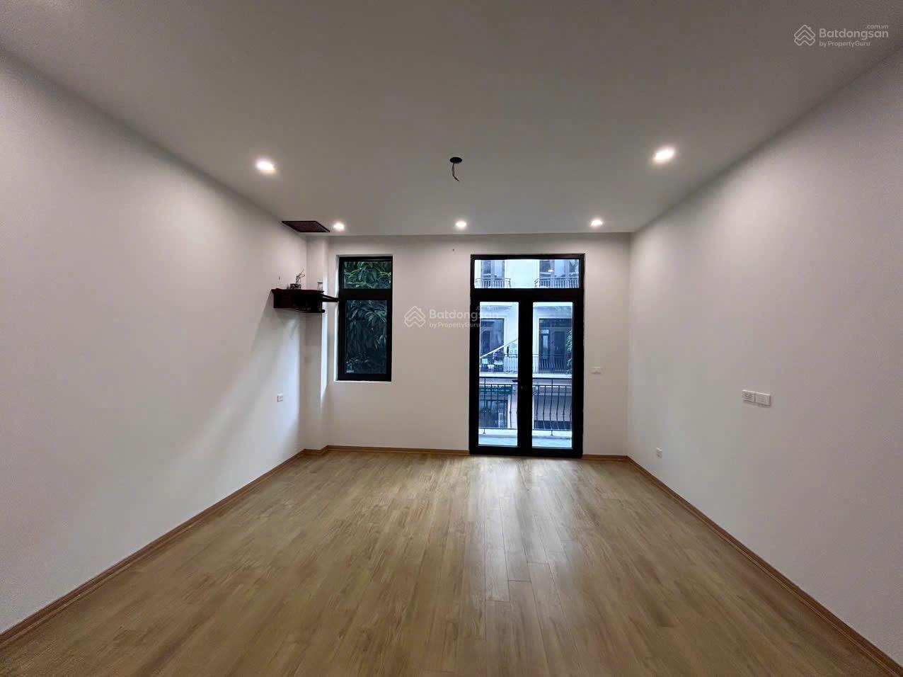 Cho thuê căn 67,5 m2 sao biển ,hoàn thiện cơ bản , có điều hoà , bếp vào ở luôn.