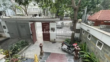 Biệt thự Vườn Đào bán ở khu D5 tuyệt đẹp, gara để 3 ô tô, view nhìn ra vườn hoa, gần lotte