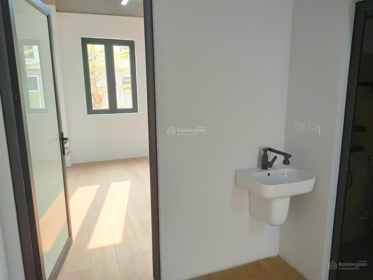 Cho thuê căn 68 m2 thời đại hoàn thiện 2 tầng , view công viên , về ở được luôn