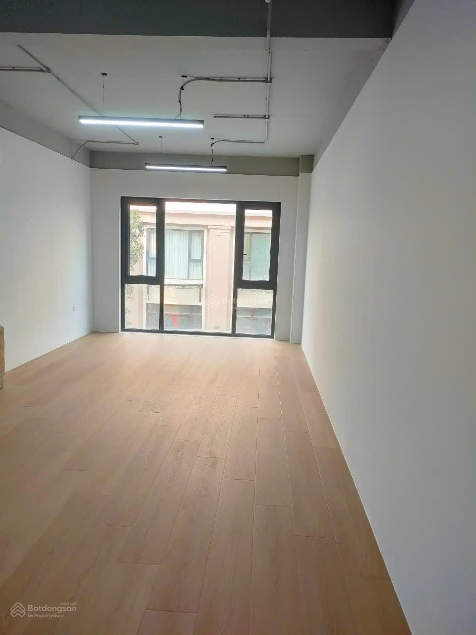 Cho thuê căn 68 m2 thời đại hoàn thiện 2 tầng , view công viên , về ở được luôn