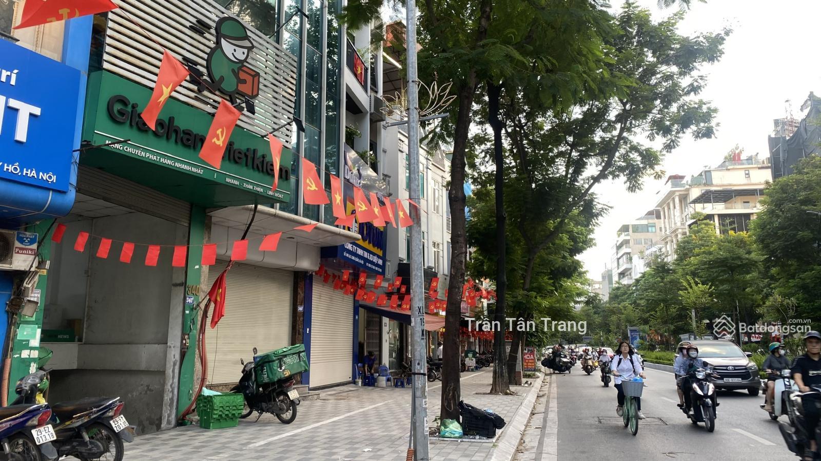 Hạ chào 2 tỷ, Nhà mặt Phố Lạc Long Quân, thang máy, logoc, kinh doanh cực tốt