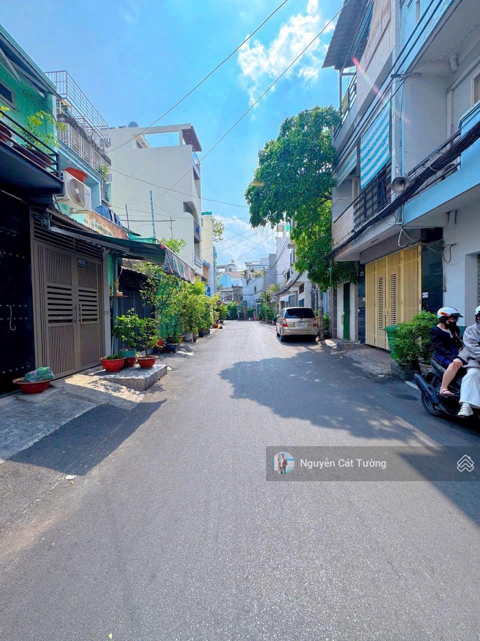 Bán Nhà 6 Tầng _Thang Máy _Nguyễn Gia Trí Nối Dài _CHdV 65tr/Tháng _HXH 6m_ Ngay DH Hutech.