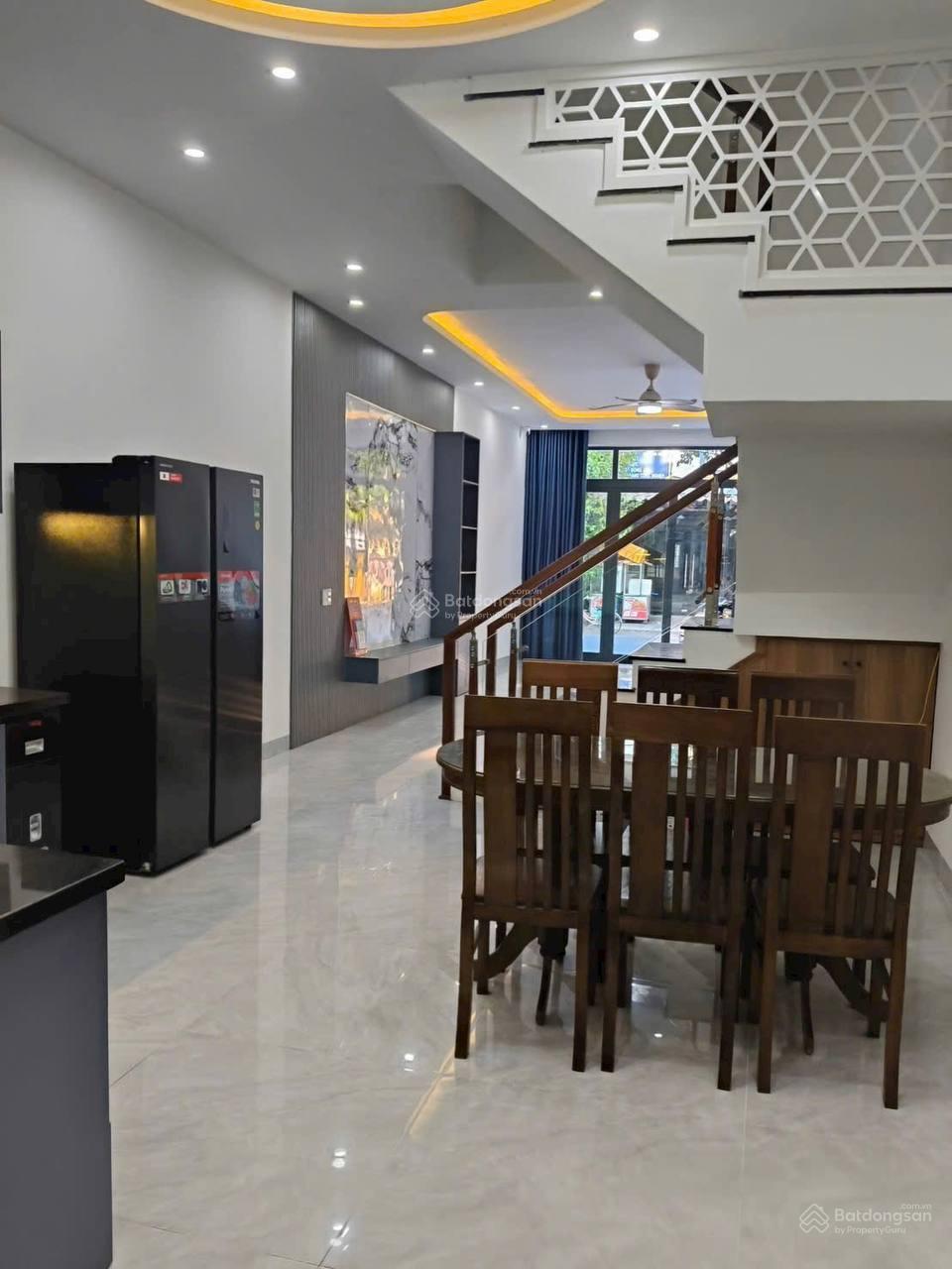 Chính Chủ gửi bán nhà 3 tầng MT đường Lê Thạch.Đà Nẵng