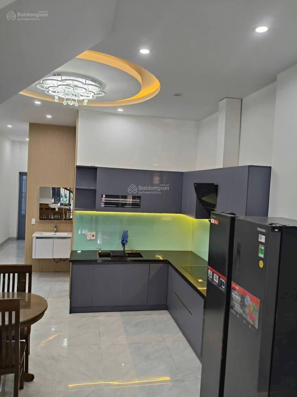 Chính Chủ gửi bán nhà 3 tầng MT đường Lê Thạch.Đà Nẵng