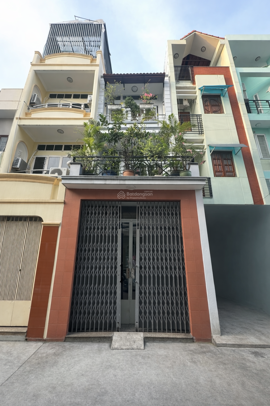 Nguyễn Tiểu La - hẻm xe hơi thông Nguyễn Tri Phương - cạnh 3 Tháng 2 nhỉnh 11 tỷ