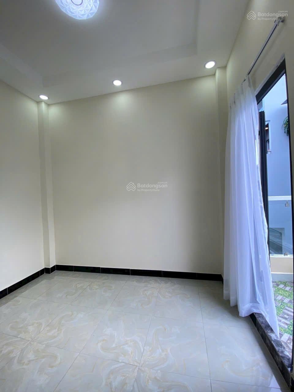 Nhà đẹp 3 tầng, căn góc Dương Bá Trạc P2-Q8