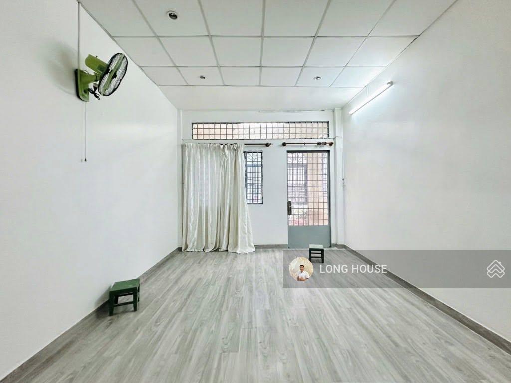 Khuôn đất 4.1x15.5m, sổ vuông a4, ngay Thích Quảng Đức - thông Hoàng Hoa Thám