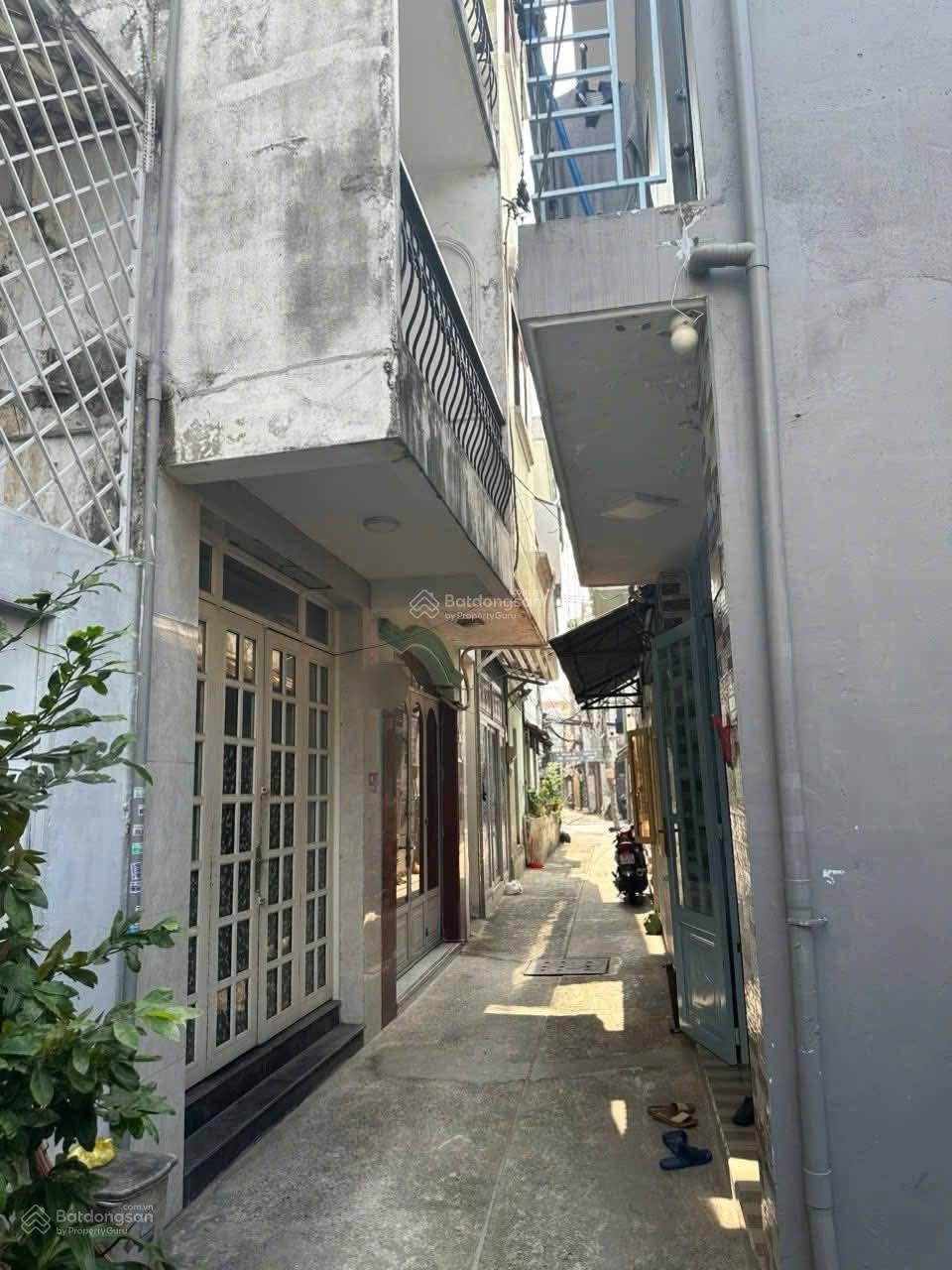 Nhà 2 lầu vị trí đẹp hẻm thẳng 20m tới nhà khu trung tâm quận8 Nhà 2 lầu vị trí đẹp hẻm thẳng 20m tới nhà khu trung tâm quận8