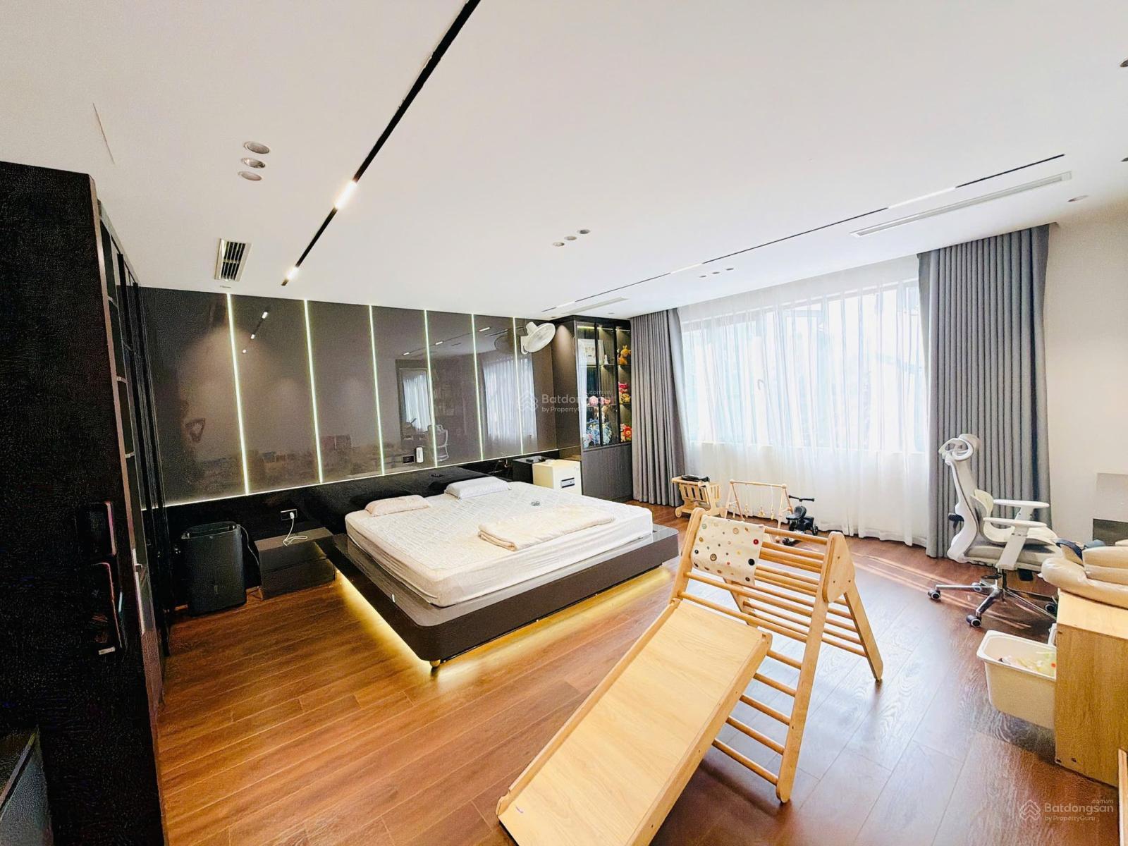 Gia đình cần bán gấp nhà mặt phố Chương Dương, mặt tiền 5.4 m, vỉa hè rộng, KD rất tốt, chỉ 13 tỷ Gia đình cần bán gấp nhà mặt phố Chương Dương, mặt tiền 5.4 m, vỉa hè rộng, KD rất tốt, chỉ 13 tỷ