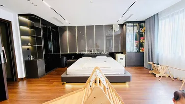 Gia đình cần bán gấp nhà mặt phố Chương Dương, mặt tiền 5.4 m, vỉa hè rộng, KD rất tốt, chỉ 13 tỷ