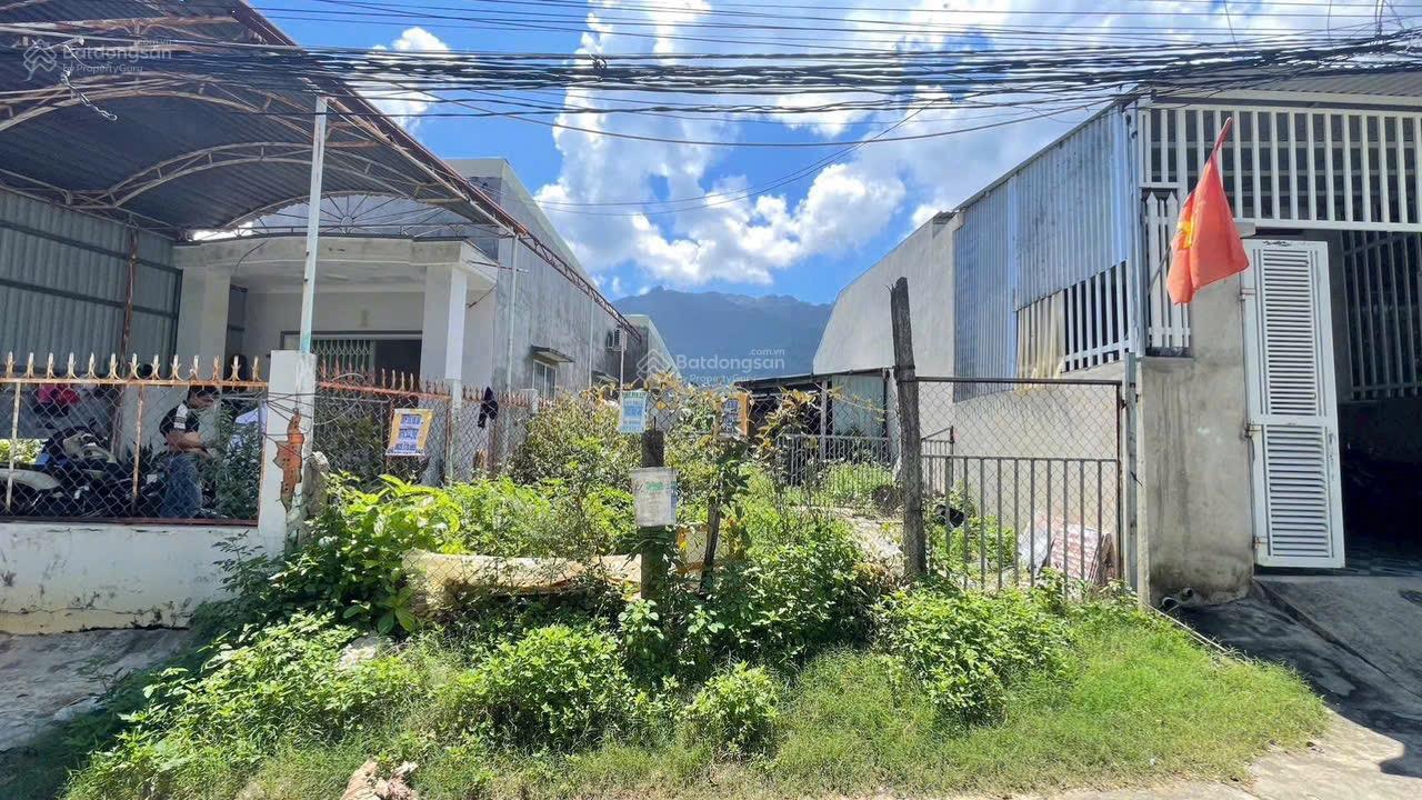 Bán đất đường ô tô né nhau Phước Đồng 146.3m2 giá 3 tỷ 300 tách dc 2 lô