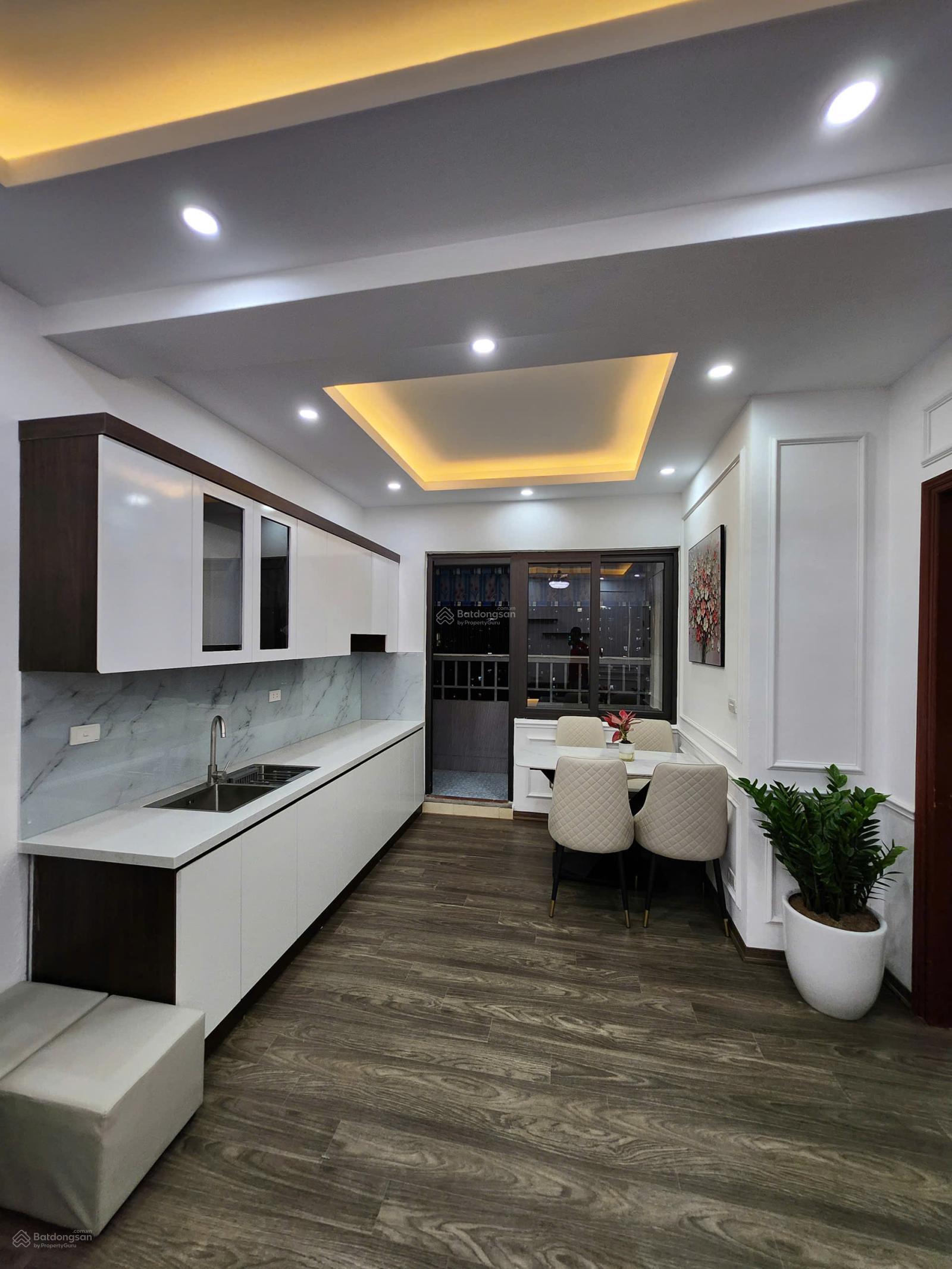 Chính chủ bán Gấp căn 42m, 2PN, 1VS giá nhỉnh 2,4x tỷ tòa CT2 Nam Xa La, Hà Đông. Full nội thất