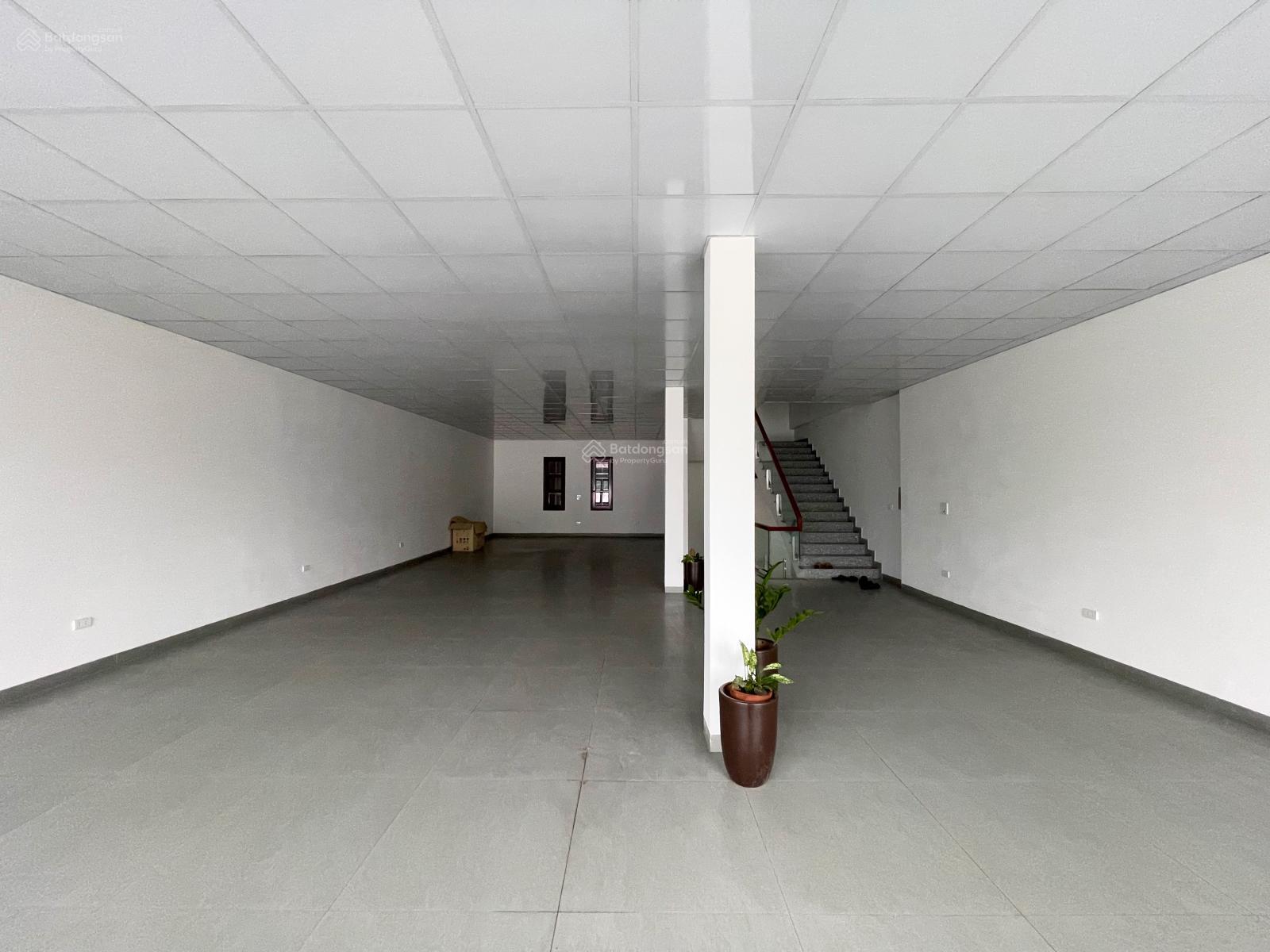 Nhà mặt đường tuyến 2 Lê Hồng Phong - 144m2 ngang 8.6m - Tầng 1 và 2 thông sàn để kinh doanh