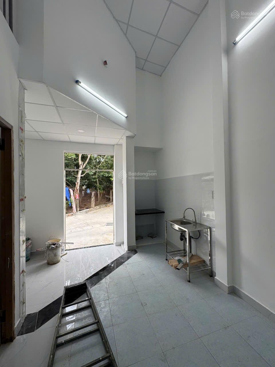 BÁN NHÀ GÓC 2 MẶT TIỀN HẺM Ô TÔ VĨNH NGỌC (TÂY NHA TRANG)