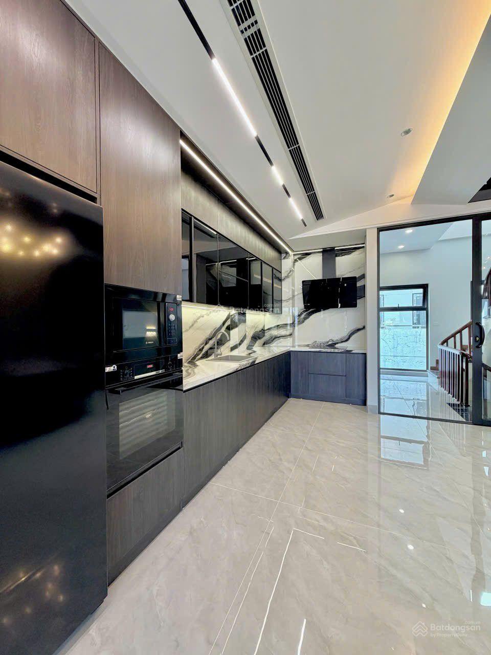 Bán gấp liền kề 4PN, 5WC, 73m2 giá cực chất tại Lý Sơn, Thượng Thanh, Long Biên, Hà Nội