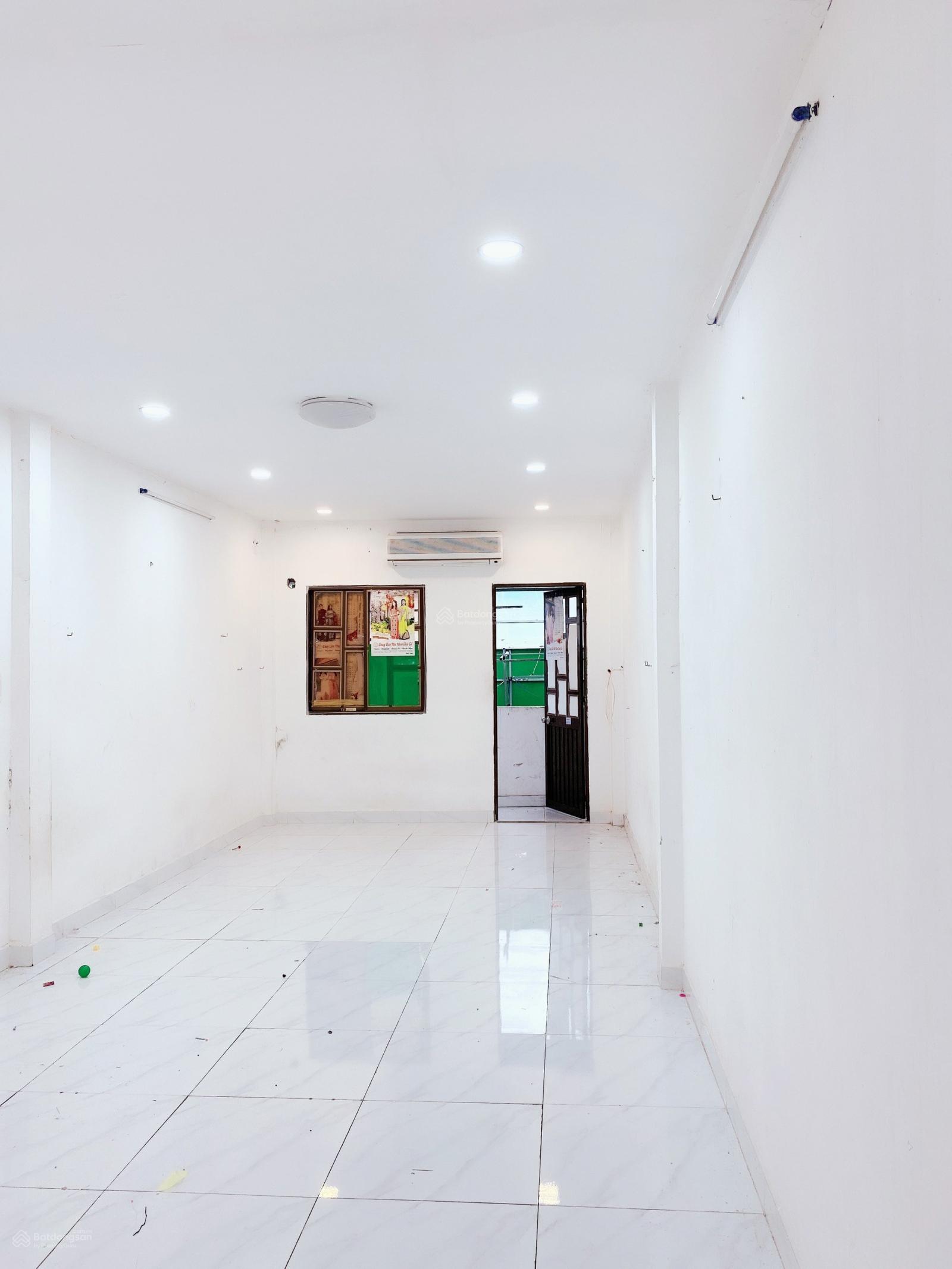 Cho thuê nhà nguyên căn mặt tiền đường 3/2, P. 6, Quận 10, kinh doanh sầm uất