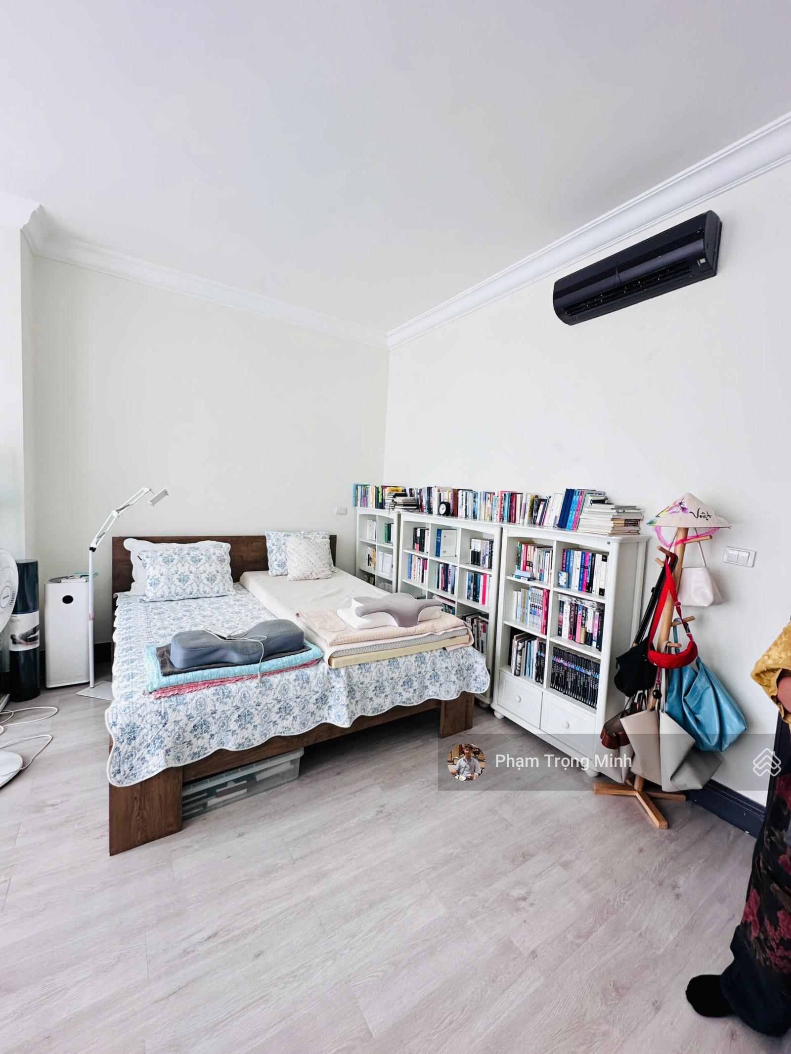 Bán căn hộ 117m2, 2PN view thoáng, cửa TB, ban công ĐN, chung cư The Garden. Giá 9,8 tỷ