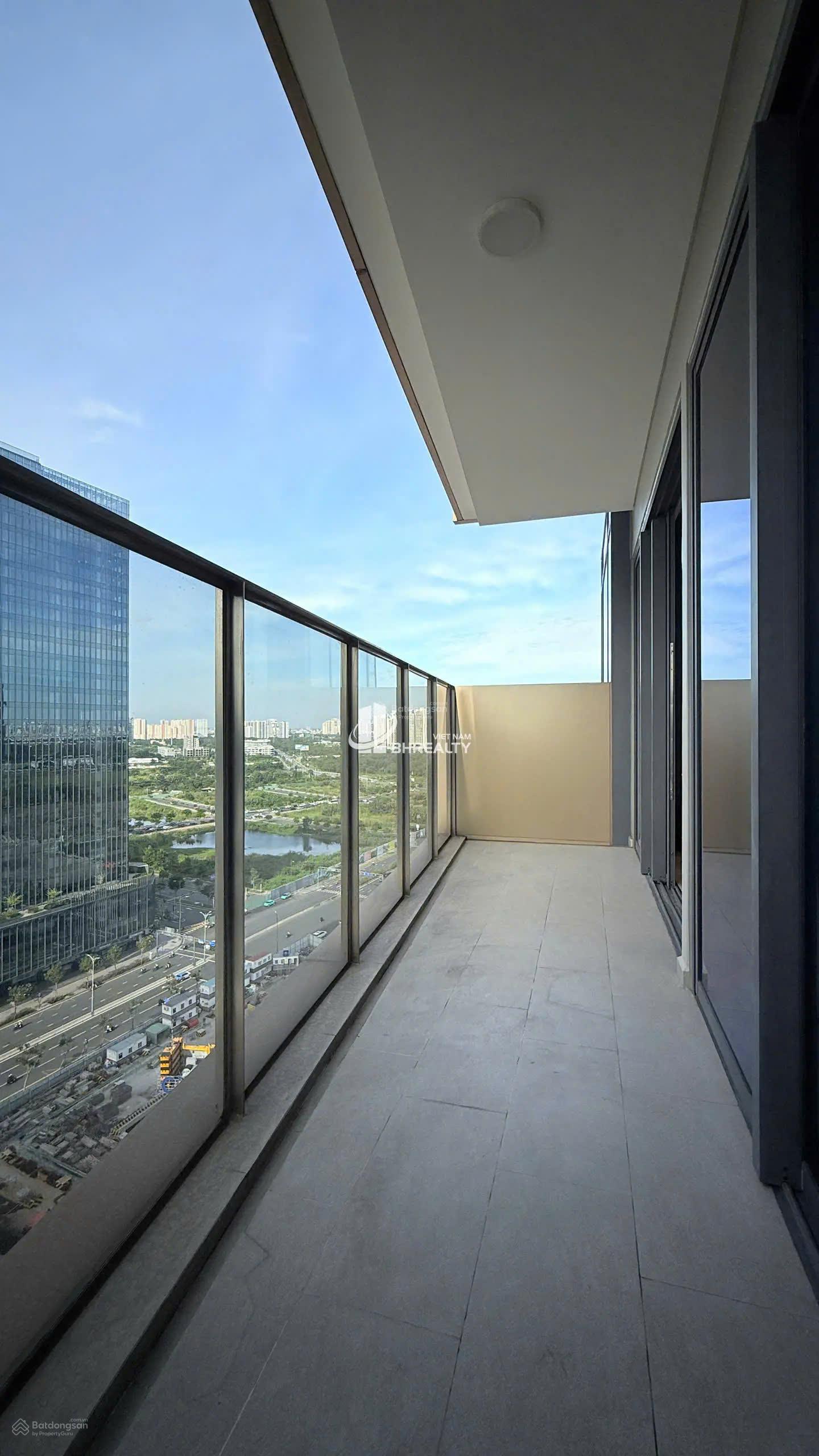 Bán căn hộ 3PN, tầng cao, giá 46 tỷ, all in