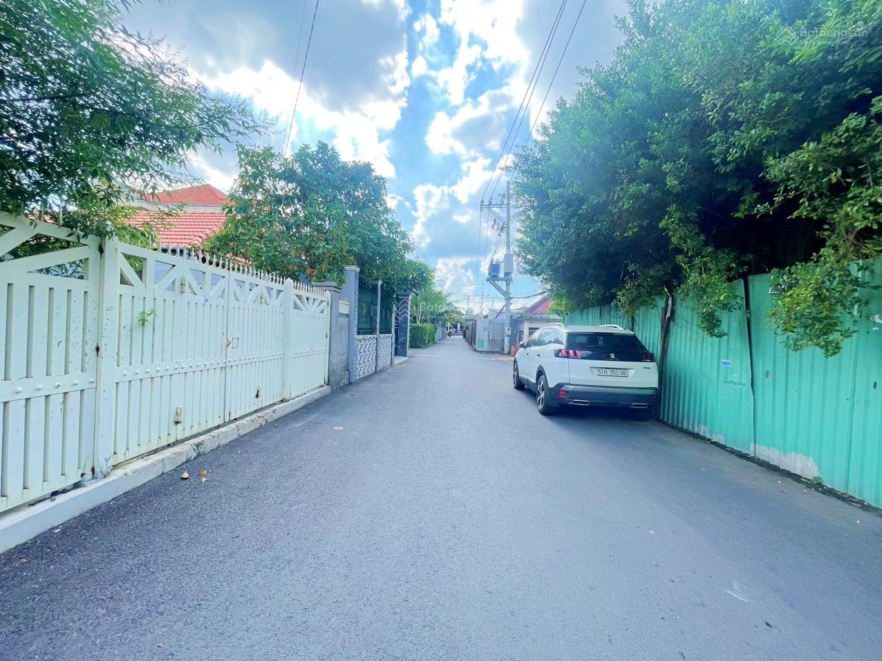 Đất xây full đường 2 làn ô tô chỉ cách QL13 100m, sổ riêng, được xây 4 tầng, thông KDC Hồng Long