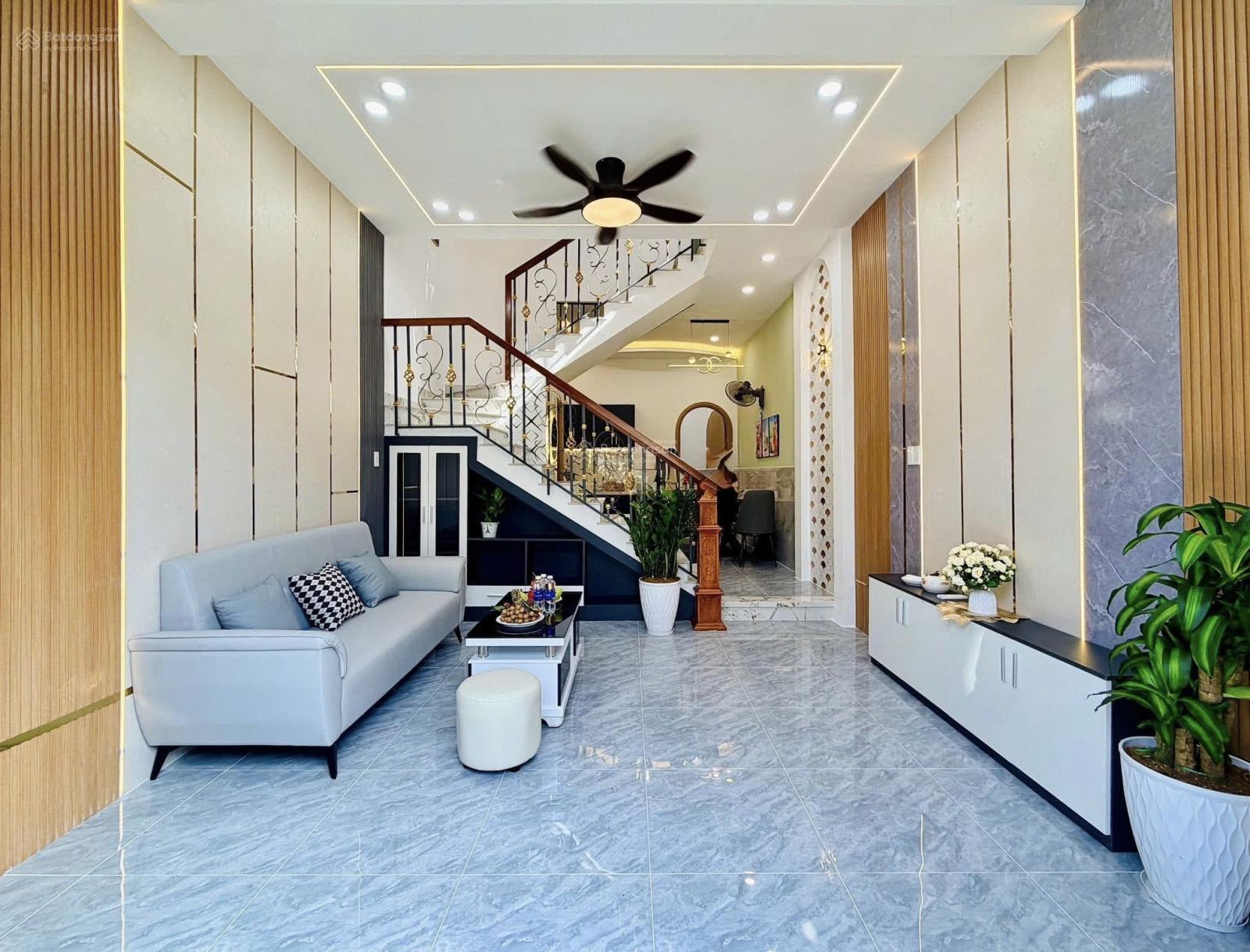 Nhà thơm - mới diện tích to - rộng - 3 phòng ngủ - đầy đủ nội thất xịn ô tô tới sát nhà Lê Đức Thọ