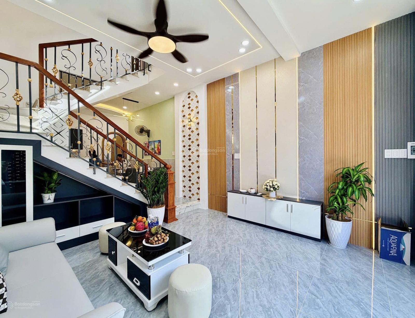 Nhà thơm - mới diện tích to - rộng - 3 phòng ngủ - đầy đủ nội thất xịn ô tô tới sát nhà Lê Đức Thọ