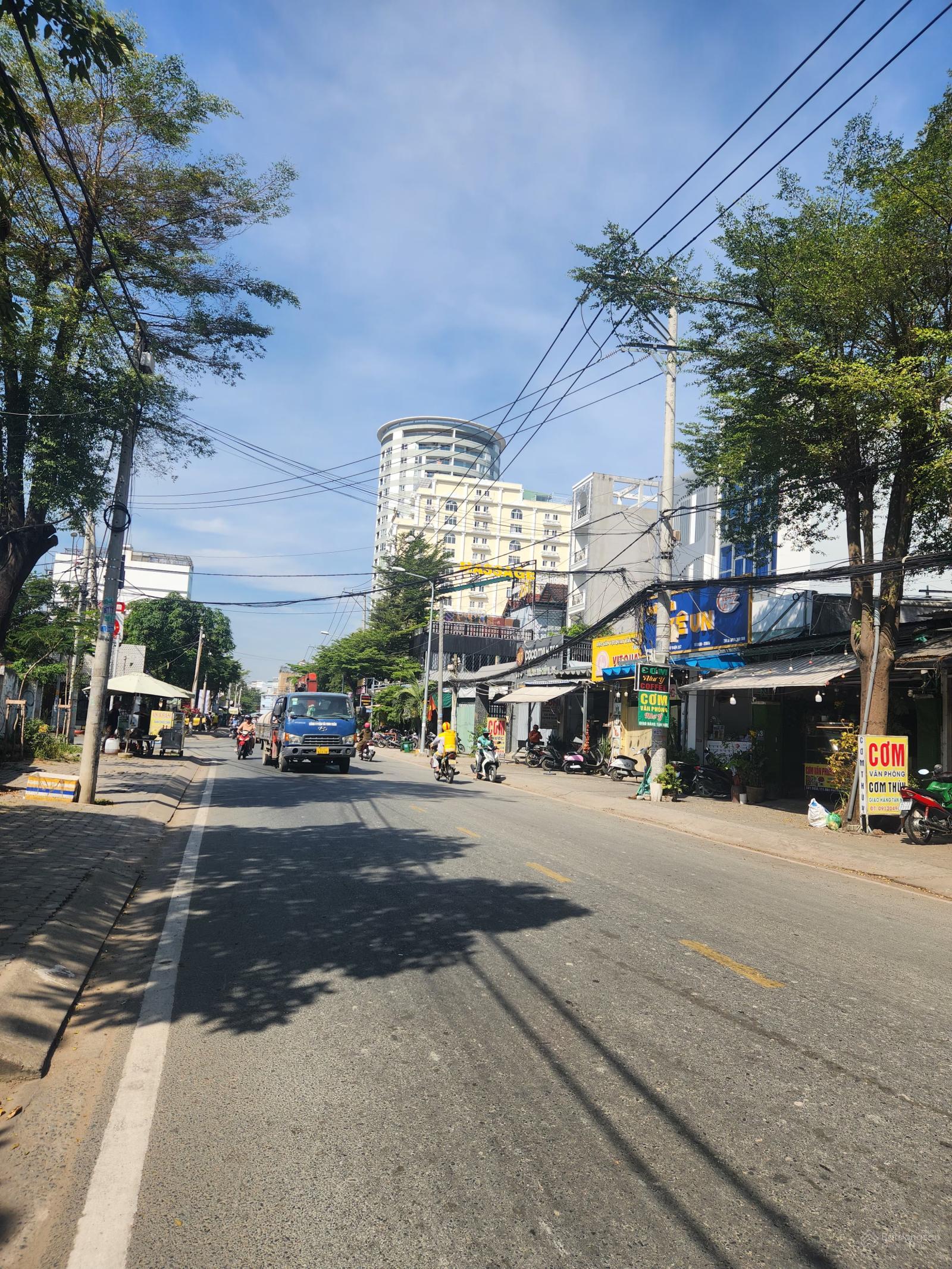 Mặt Tiền kinh doanh Đường Bùi Văn Ba Quận 7 Gần Chợ - DT 90m2 - TK 3 tầng 4PN - giá nhỉnh 13 tỷ Mặt Tiền kinh doanh Đường Bùi Văn Ba Quận 7 Gần Chợ - DT 90m2 - TK 3 tầng 4PN - giá nhỉnh 13 tỷ