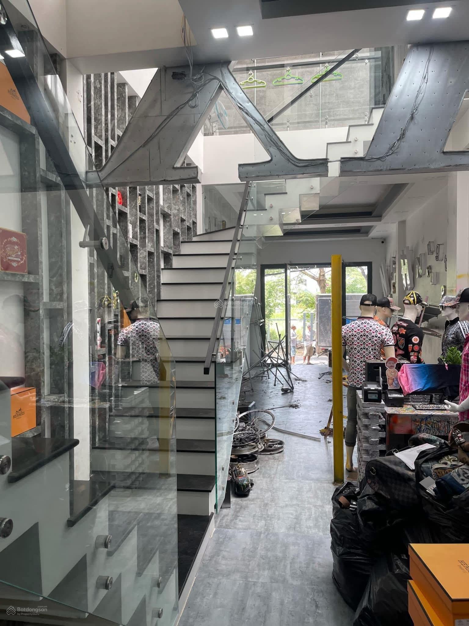 Nhà Đẹp Sổ hồng riêng, đường xe hơi ngay Chợ Đệm Tp HCM giá 1 tỷ 400 không phát sinh, chính chủ