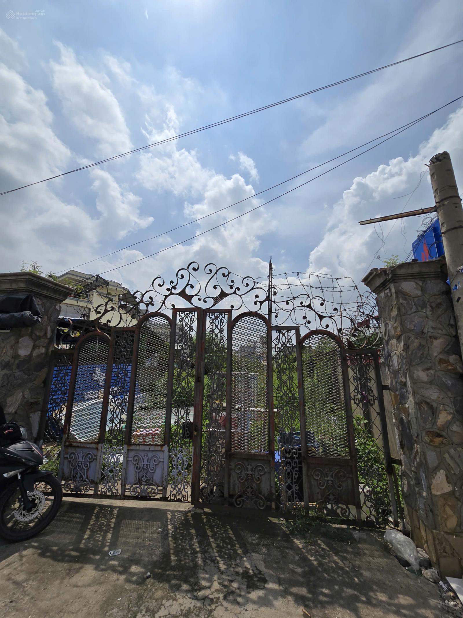 Bán gấp đất 12m mặt tiền đường Nguyễn Duy Trinh, Long Trường, Quận 9.