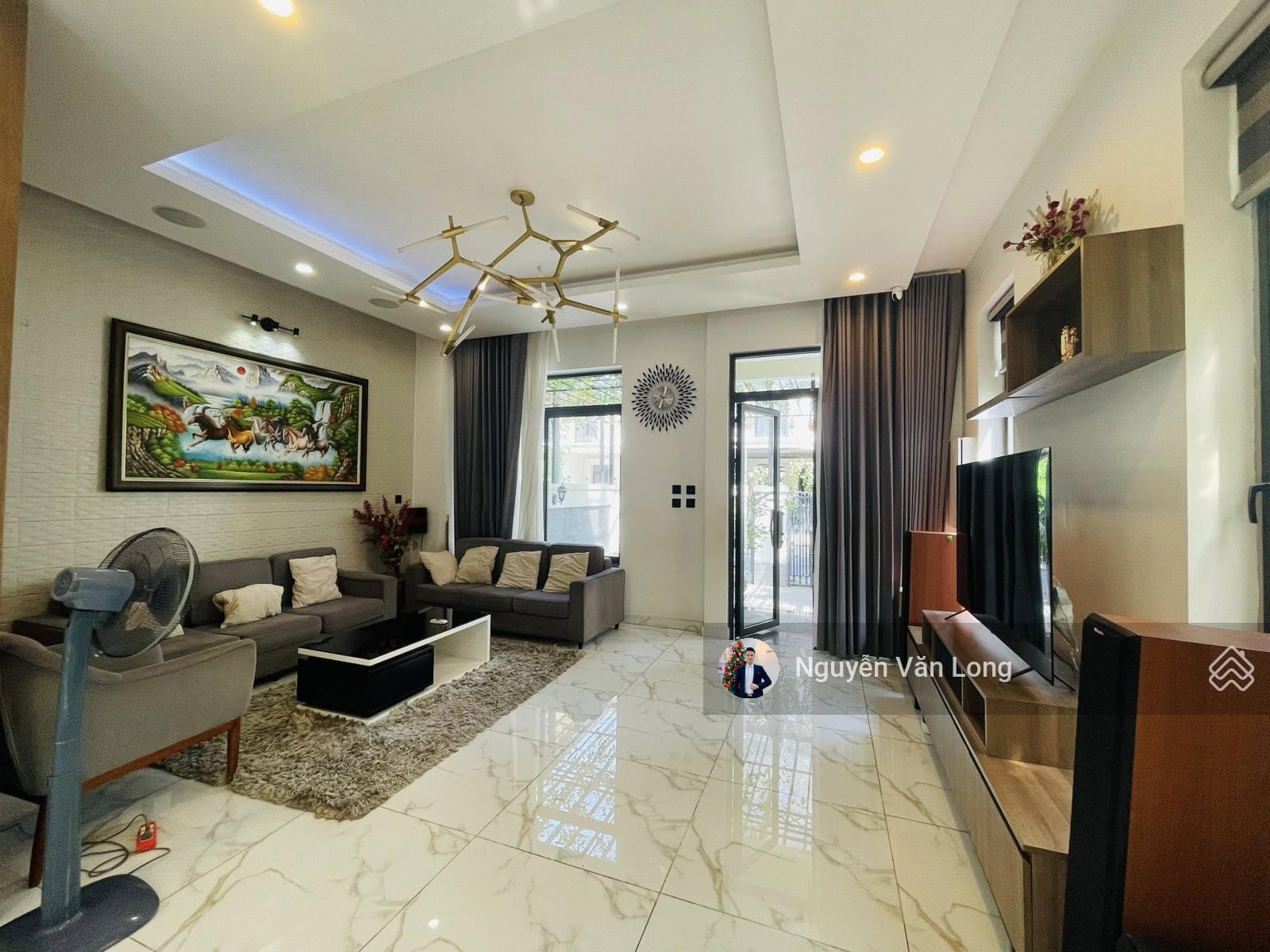 Hot - Biệt thự hồ full nội thất sẵn vào ở diện tích 8x22m cho thuê 45 triệu thương lượng