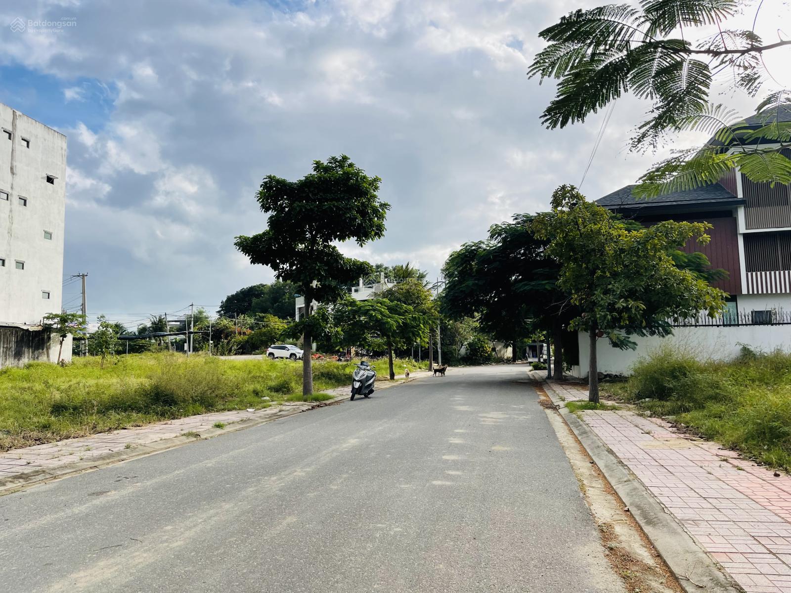 Lô đấtbiệt thự view sông KĐT Ven Sông Tắc Nha Trang giá tốt nhất thị trường chỉ 40tr/m2 sổ hồng ODT