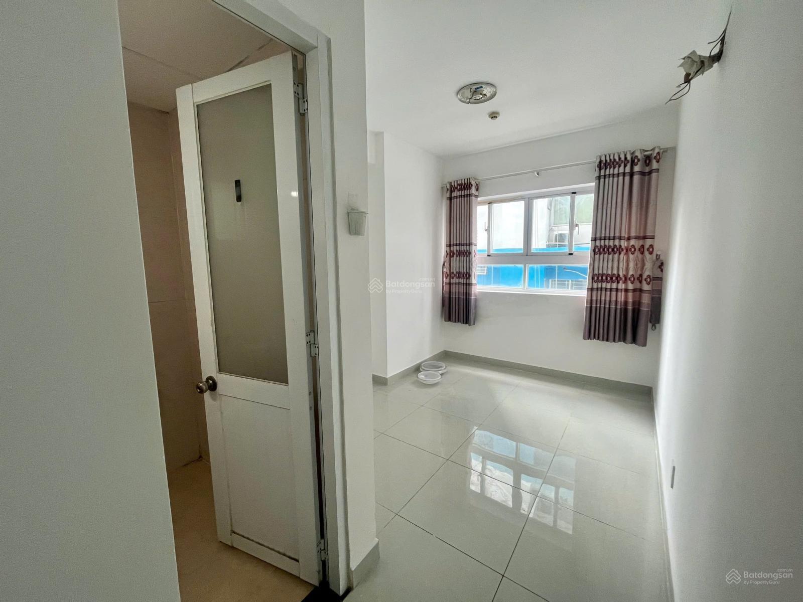 Cho thuê căn hộ 8x Plus, DT 67m nhà trống, giá thuê 7tr. Nhà có 2PN 2WC, vị trí đường Trường Chinh