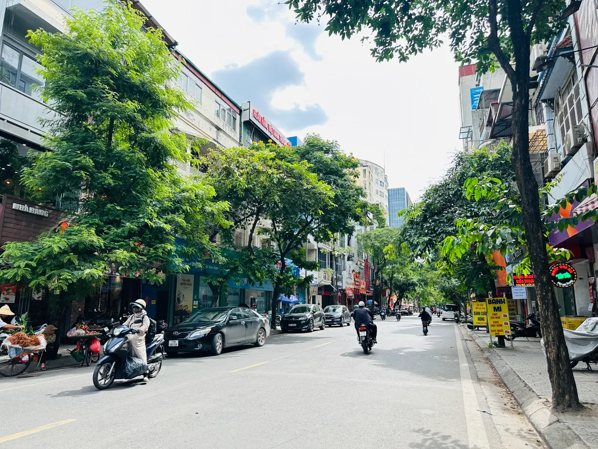 Khu vực Kim Ngưu, Lạc Trung - Phân lô 70m , MT 4.5m, 2 ôtô dừng đỗ, vỉa hè rộng, KD ổn định