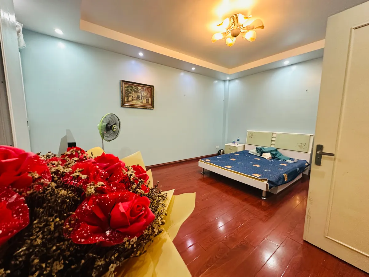 Khu vực Kim Ngưu, Lạc Trung - Phân lô 70m , MT 4.5m, 2 ôtô dừng đỗ, vỉa hè rộng, KD ổn định