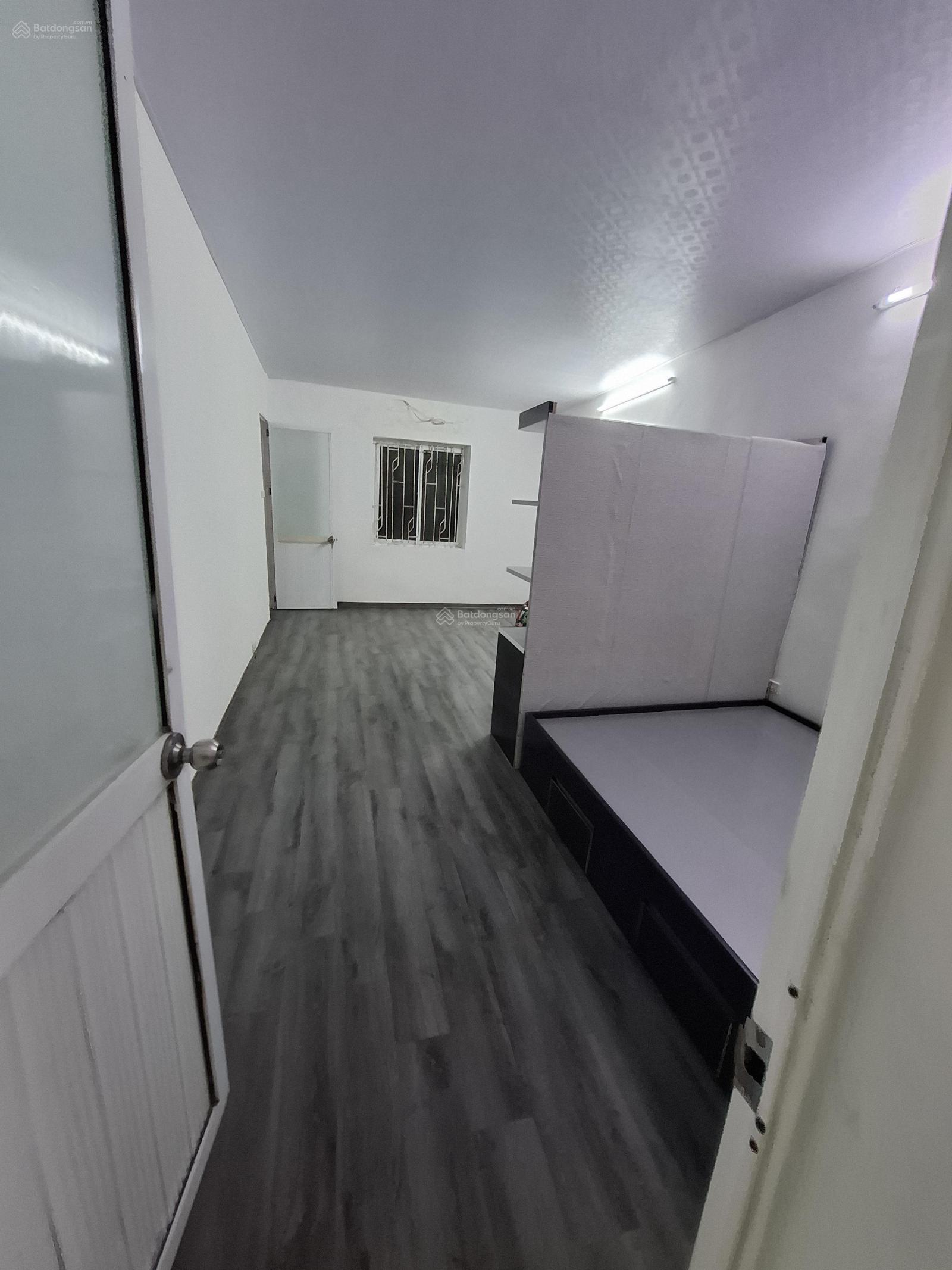 Chính chủ bán căn tầng 1 sd 40m2( sổ riêng ), ngõ phố rộng, kinh doanh được. Giá 2,75 tỷ.